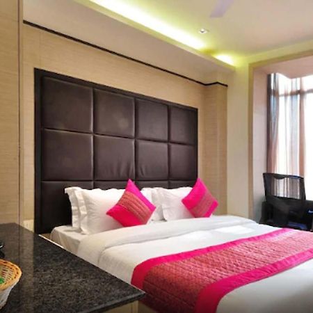 Hotel Royal Grand - Opposite Axis Bank East Patel Nagar New Delhi Eksteriør bilde