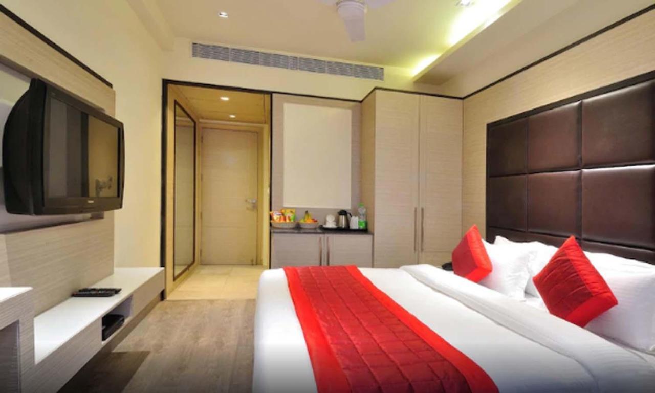 Hotel Royal Grand - Opposite Axis Bank East Patel Nagar New Delhi Eksteriør bilde