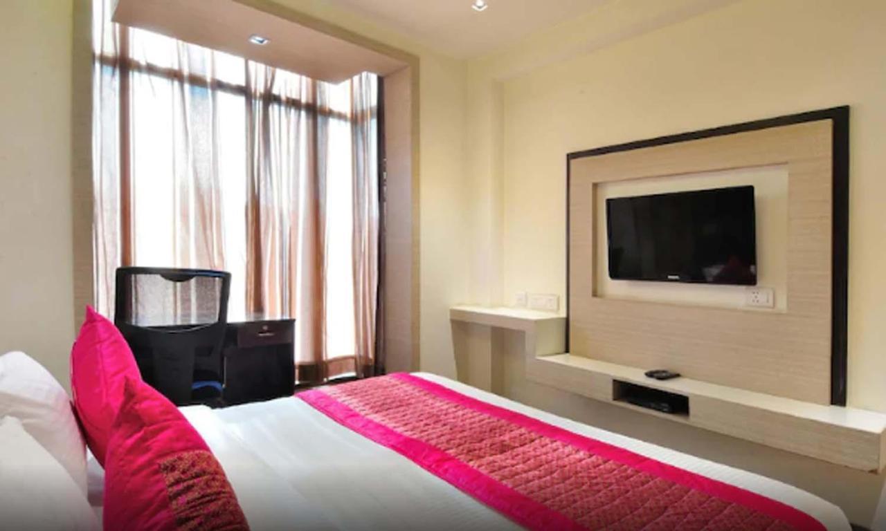 Hotel Royal Grand - Opposite Axis Bank East Patel Nagar New Delhi Eksteriør bilde