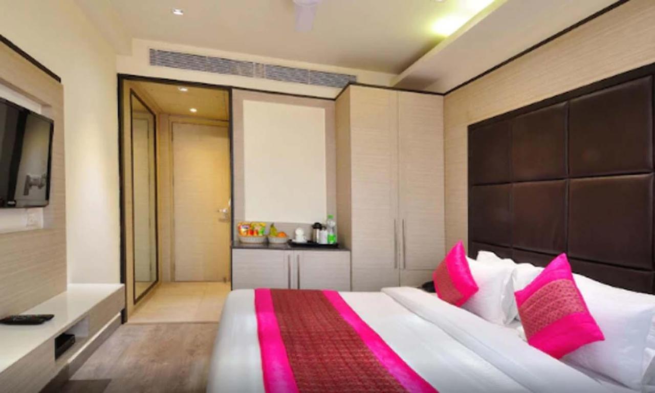 Hotel Royal Grand - Opposite Axis Bank East Patel Nagar New Delhi Eksteriør bilde