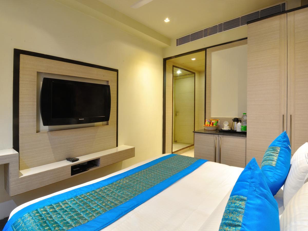 Hotel Royal Grand - Opposite Axis Bank East Patel Nagar New Delhi Eksteriør bilde