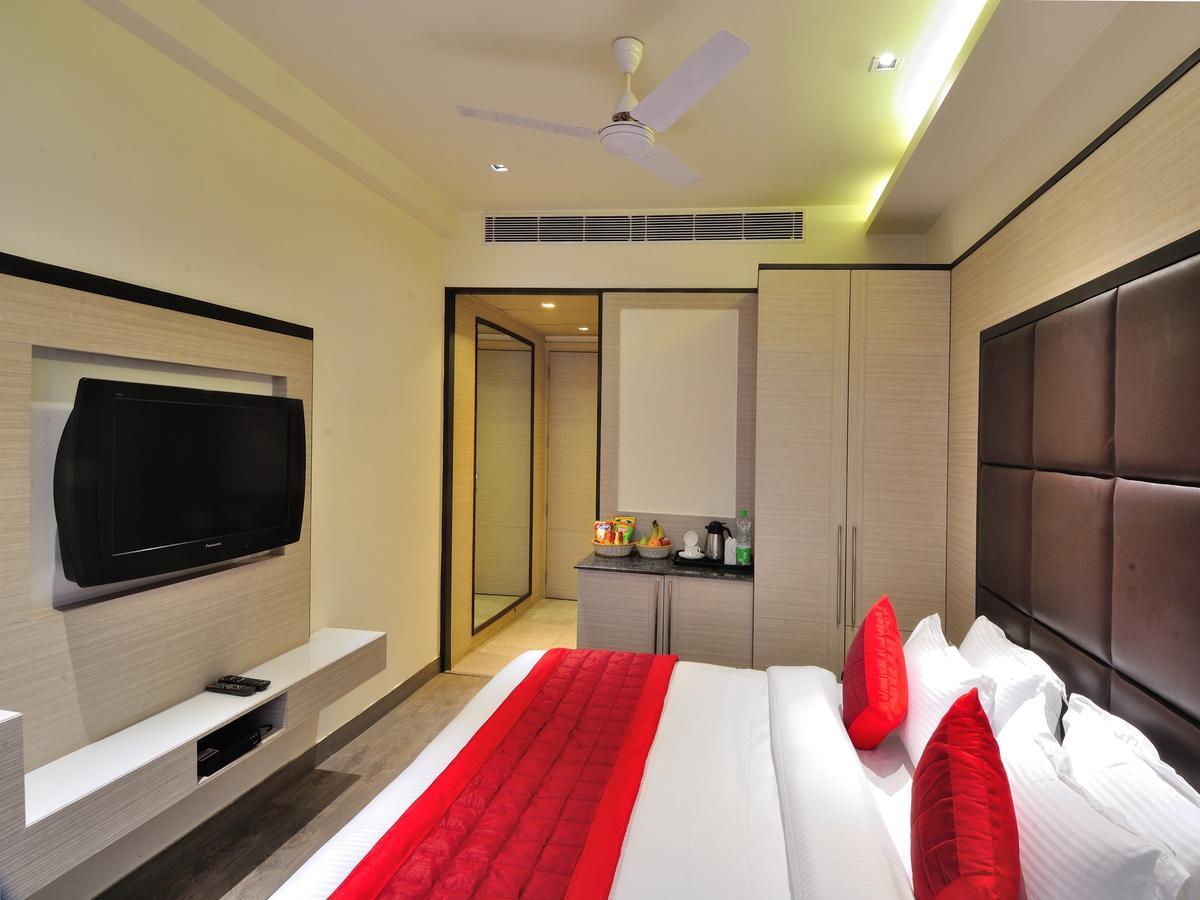 Hotel Royal Grand - Opposite Axis Bank East Patel Nagar New Delhi Eksteriør bilde