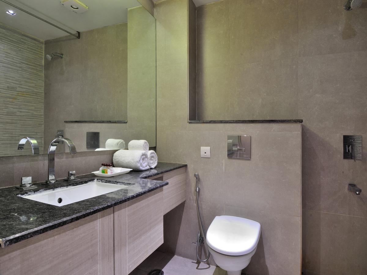 Hotel Royal Grand - Opposite Axis Bank East Patel Nagar New Delhi Eksteriør bilde