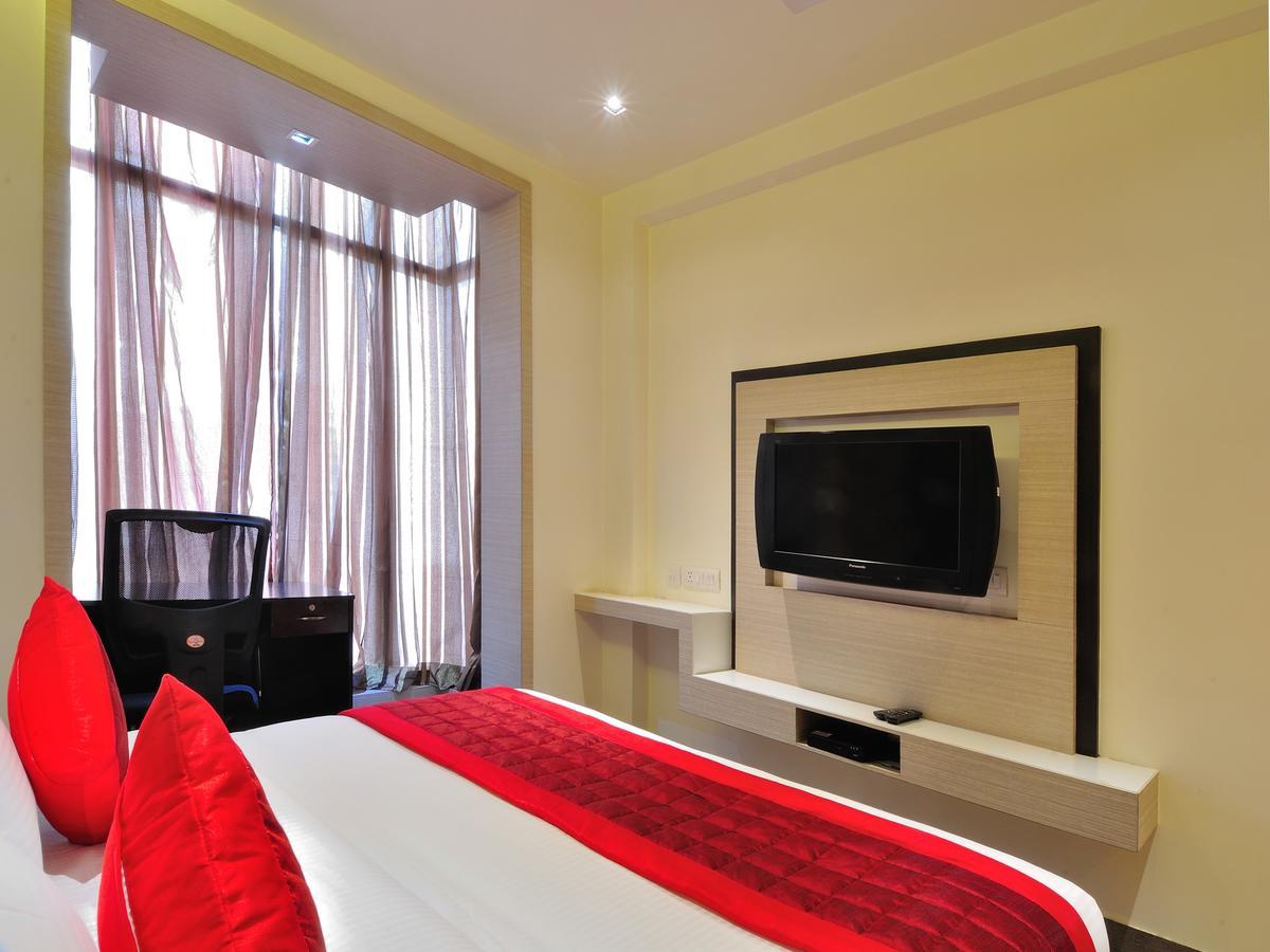 Hotel Royal Grand - Opposite Axis Bank East Patel Nagar New Delhi Eksteriør bilde