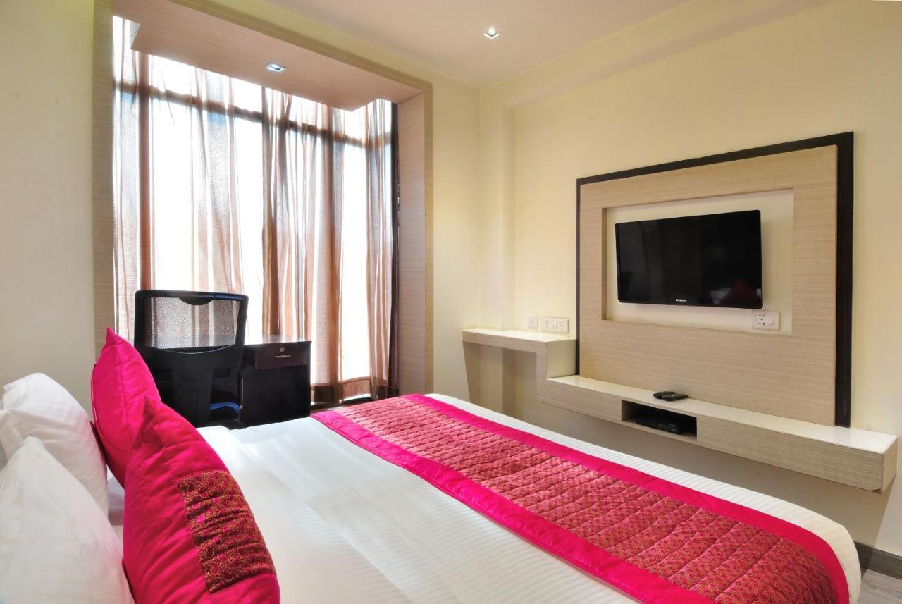Hotel Royal Grand - Opposite Axis Bank East Patel Nagar New Delhi Eksteriør bilde